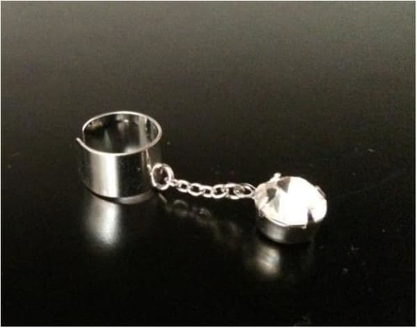 Silver Earcuff Ear Cuff Örhänge med Kedja & Vit Rhinestone