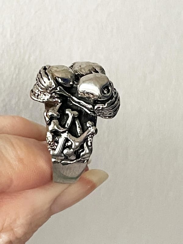 Cool Silver Ring med 3 st Döskallar & Benknotor - Stl 20,5