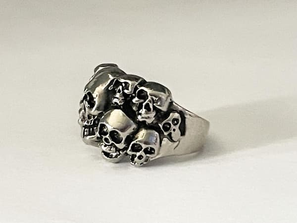 Cool Silver Ring med flera Döskallar / Dödskallar - Stl 21,5