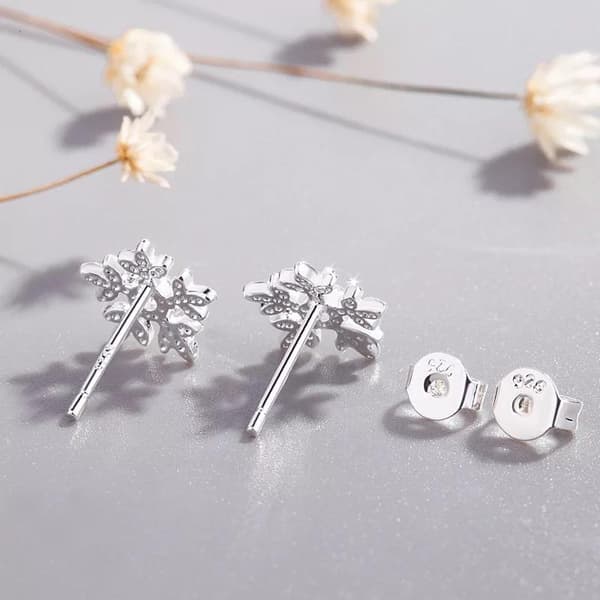 Silver Stud Örhängen - Blomma / Snöflinga med Vit CZ Kristall