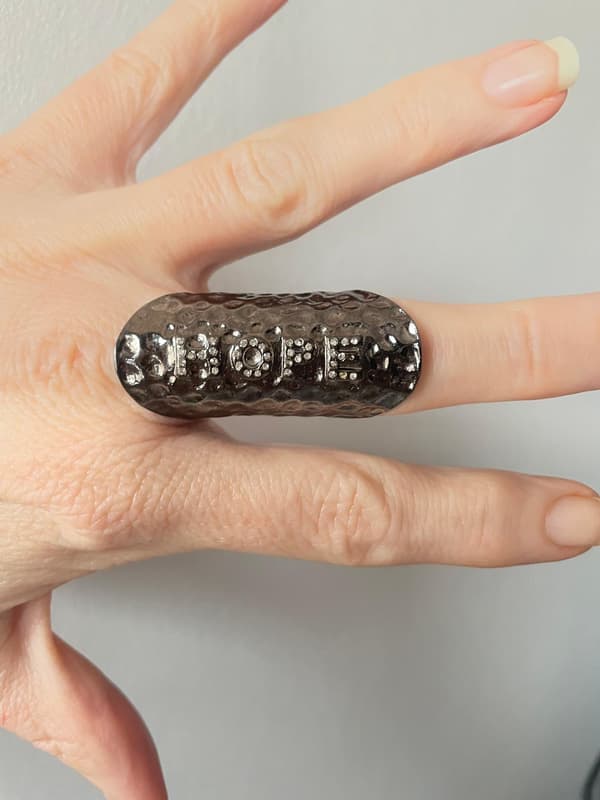 Oversize Oxiderat Silver Ring med Stenar & Text - HOPE - Stl 18