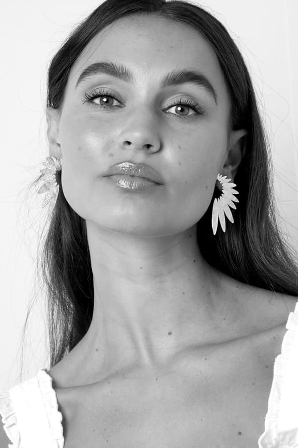 Blanka Statement Örhängen i form av Blomma med Mönster - Silver