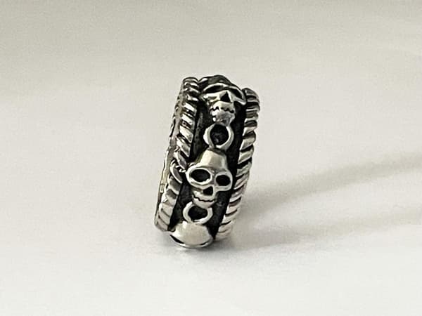 Cool Silver Ring med flera Döskallar / Dödskallar - Stl 20,5