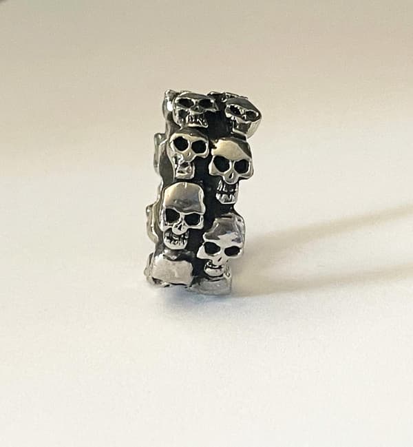 Cool Silver Ring med Döskallar / Dödskallar i 2 Rader - Stl 20