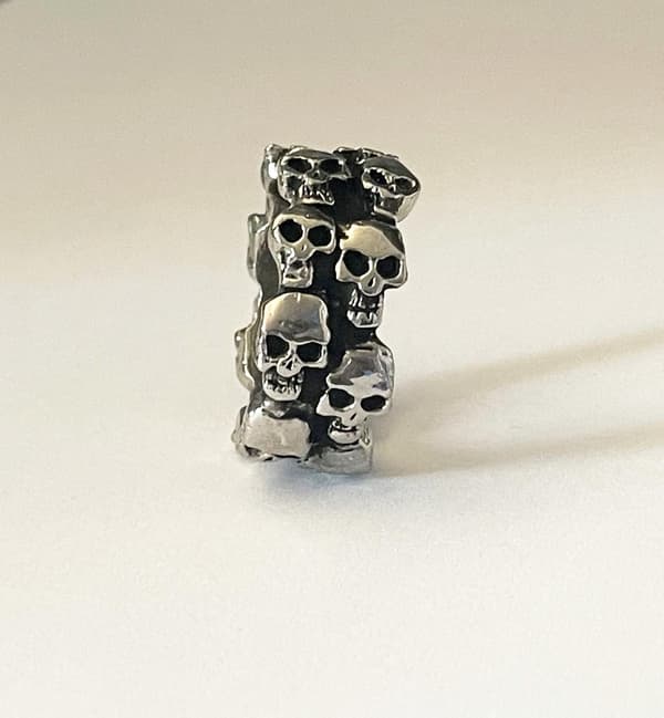 Cool Silver Ring med Döskallar / Dödskallar i 2 Rader - Stl 21,5