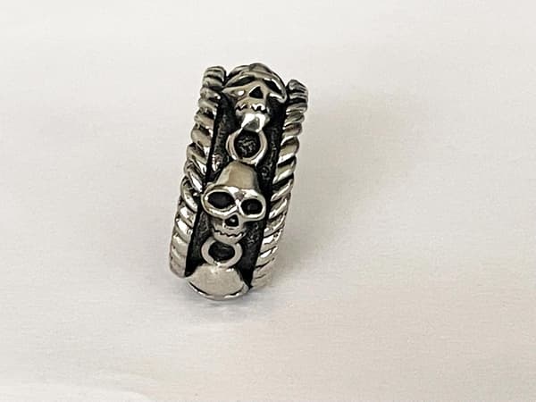 Cool Silver Ring med flera Döskallar / Dödskallar - Stl 21