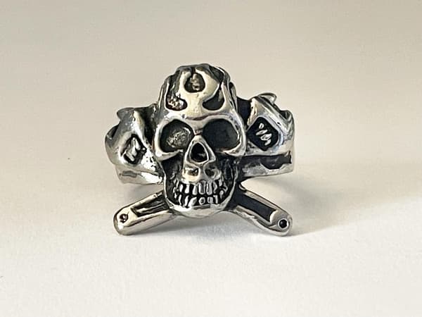 Cool Silver Ring med en Döskalle / Dödskalle - Stl 21,5