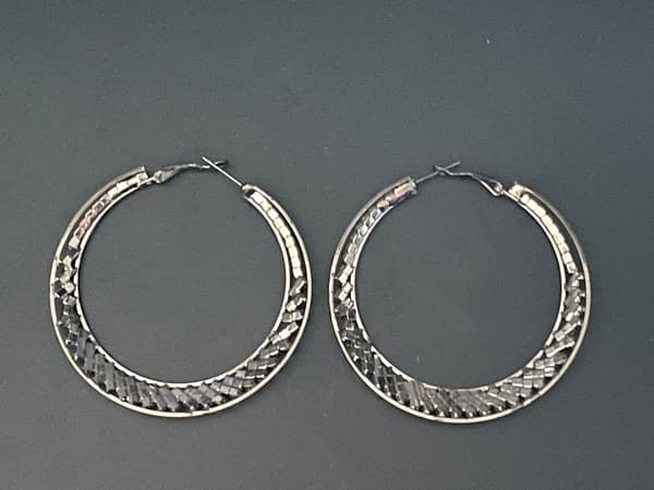 Glittrande Mörka Silver Örhängen - Hoop med Vit Strass - 6 cm