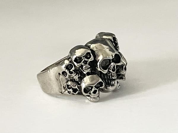 Cool Silver Ring med flera Döskallar / Dödskallar - Stl 20,5