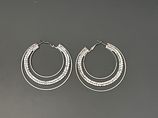 Glittrande Mörka Silver Örhängen - Hoop med Vit Strass - 6 cm
