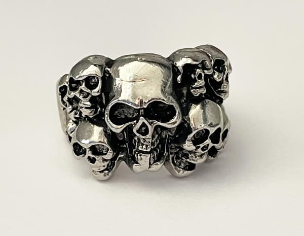 Cool Silver Ring med flera Döskallar / Dödskallar - Stl 20,5