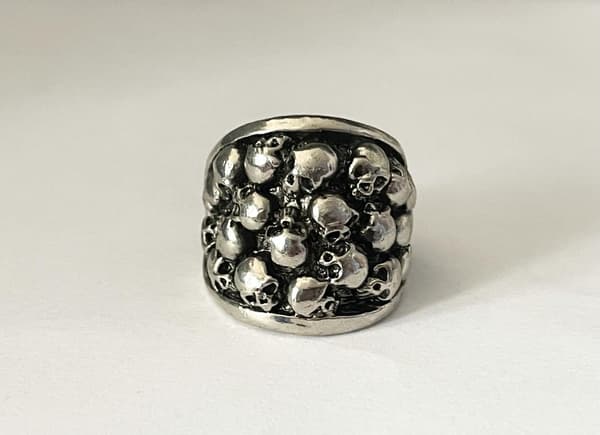 Cool Silver Ring med flera Döskallar / Dödskallar - Stl 19,5