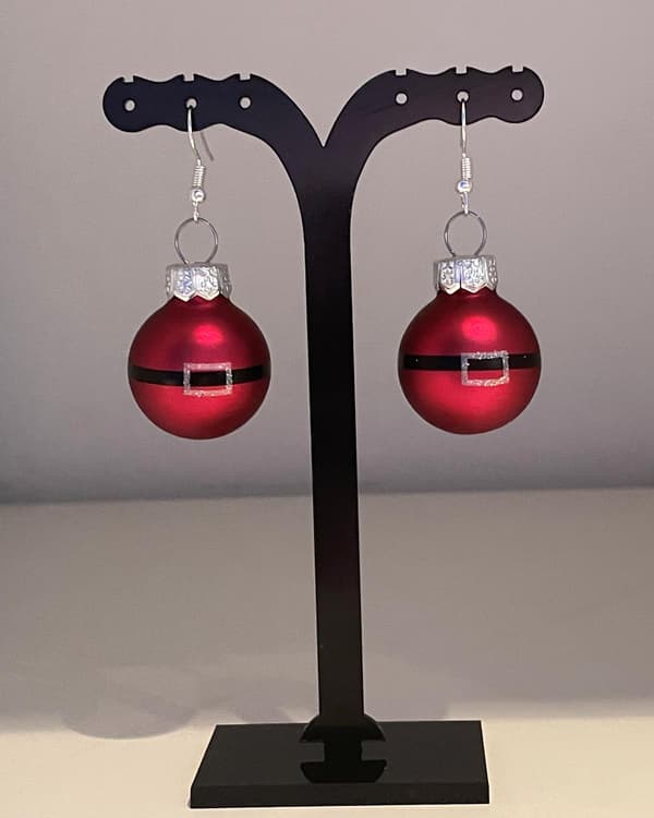 Silver Örhängen till Jul - Röda Matta Julkulor med Tomte / Bälte