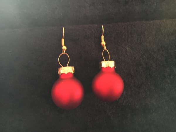 Guld Örhängen till Jul / Christmas - Röda Matta Julkulor