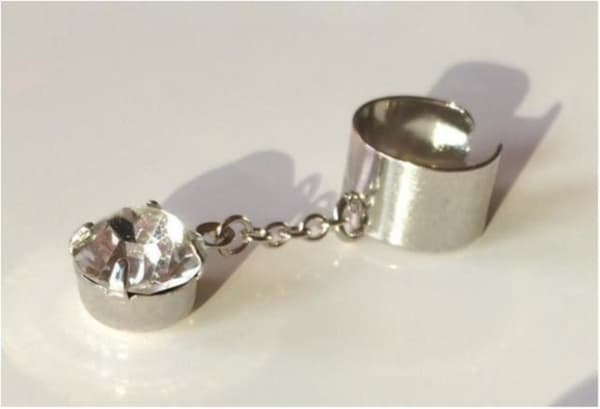 Silver Earcuff Ear Cuff Örhänge med Kedja & Vit Rhinestone