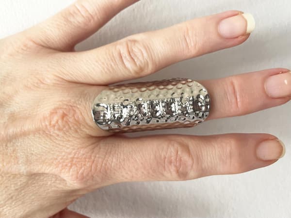 Oversize Silver Ring med Vita Stenar & Text - FAITH - Stl 18