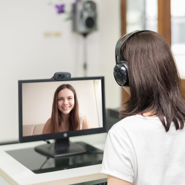 Logitech C270 HD Webcam 720p/30fps with Noise-Reducing Mic