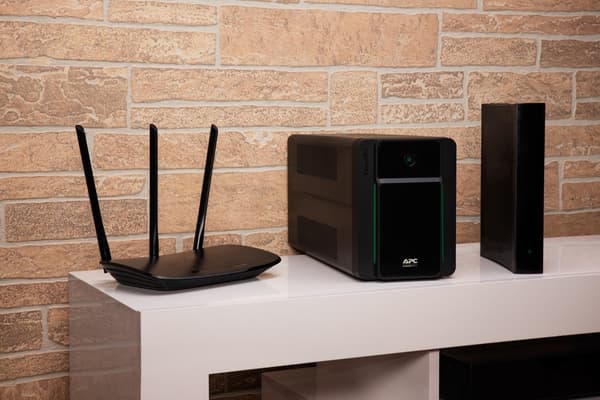 APC Easy UPS BVX Series BVX1200LI UPS 1200VA