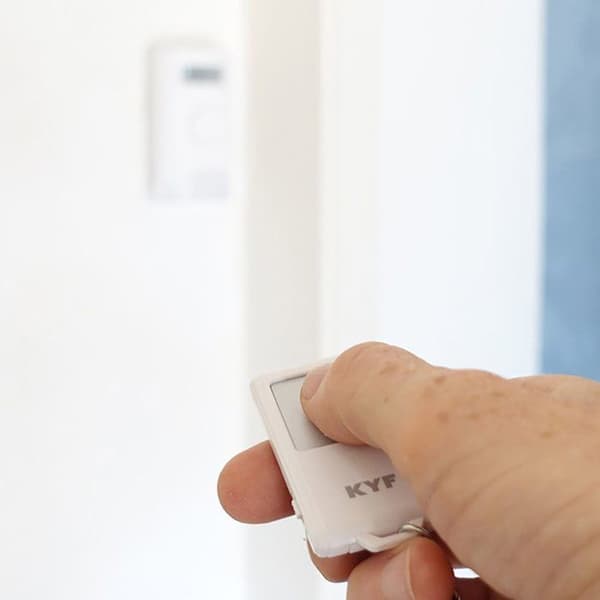 Expandable Alarm Kit with Motion Detection - KYF - 434MHz - Warning Light - 3 Sensors + 2 Remote Controls