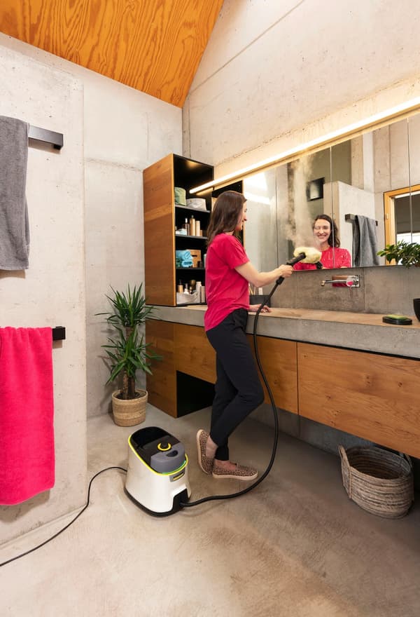 KARCHER Steam Cleaner SC 4 Deluxe