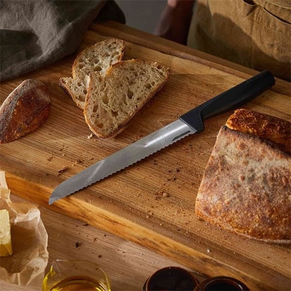 Fiskars Hard Edge Kitchen Knife - Stainless Steel Bread Knife