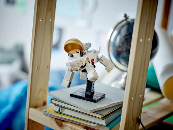 LEGO Creator 3-in-1 Astronaut in Space 31152