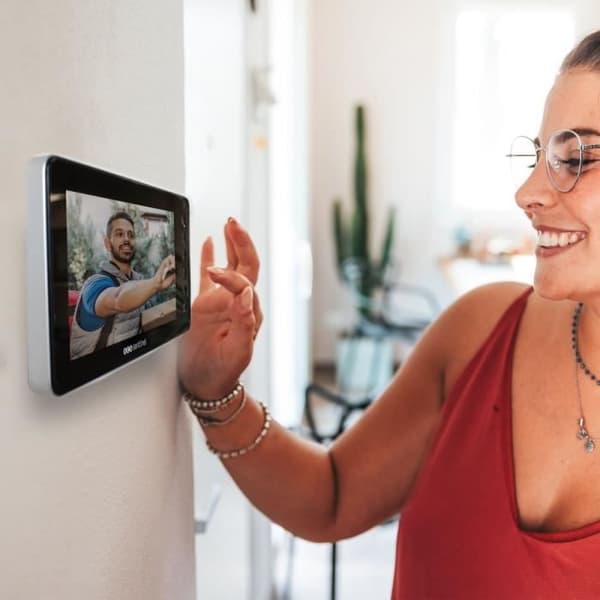SCS SENTINEL VisioFirst 7 Wired Video Intercom - 7" Screen