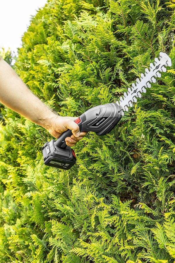 GRAPHITE Hedge Trimmer 18V 2Ah 58GE119