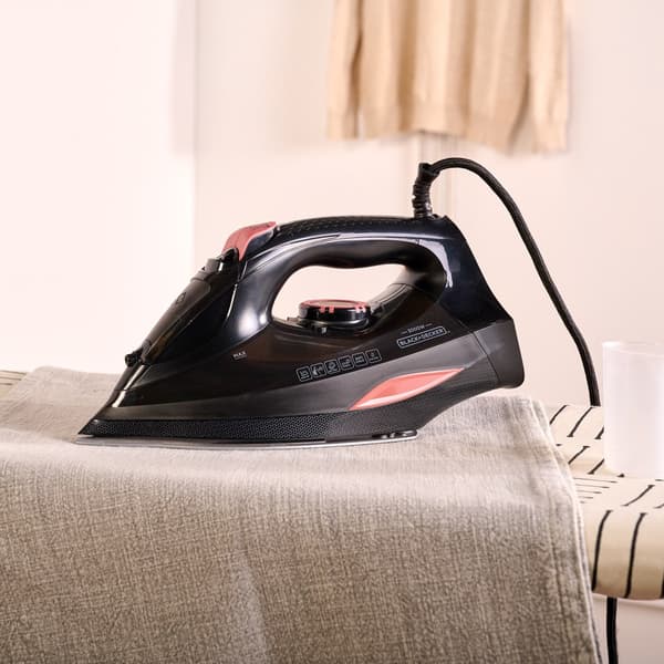 Black+Decker BXIR3000E Steam Iron 3000 W Black