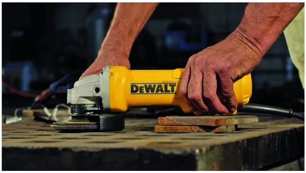 DeWALT Angle Grinder 125 mm 600W DWE4233