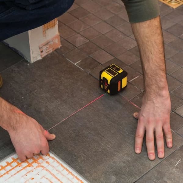 STANLEY Cross 90 Laser Level + Square STHT77502-1 - Red