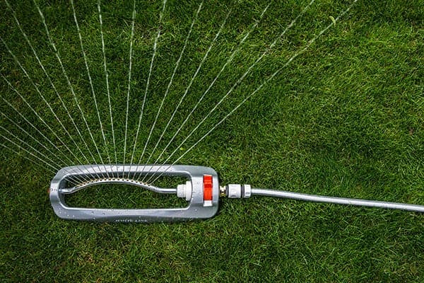 Metal Oscillating Sprinkler White Line