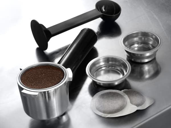De'Longhi Semi-Auto Espresso Machine 1.1L EC 685.R