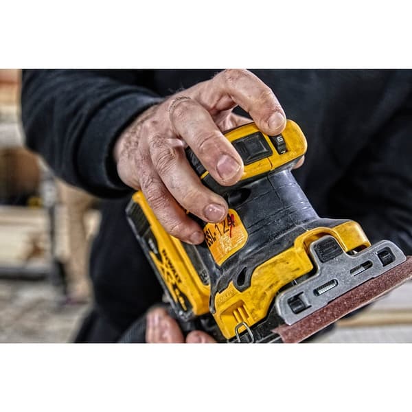DeWALT DCW200N-XJ Cordless Palm Sander 18V