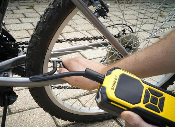 Stanley SXIF0101 Cordless Compressor 10 Bar Automatic Shut-Off Digital Display (SXIF0101)