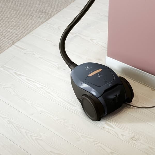 Electrolux Bagged Vacuum Cleaner 2100W Silence PD82-8DB