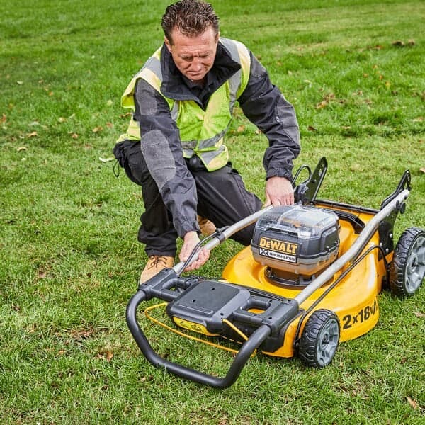 DeWALT DCMW564P2-QW Lawn Mower Push Lawn Mower