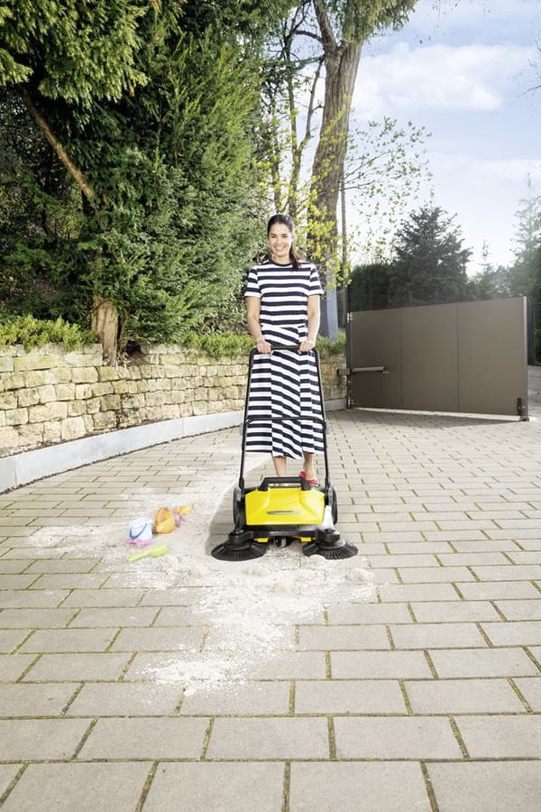 KARCHER S 4 Twin Mechanical Sweeper 20 L Bin 2400 m²/h