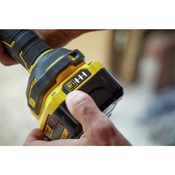 Stanley SFMCG400B-XJ Cordless Angle Grinder 125 mm 18V