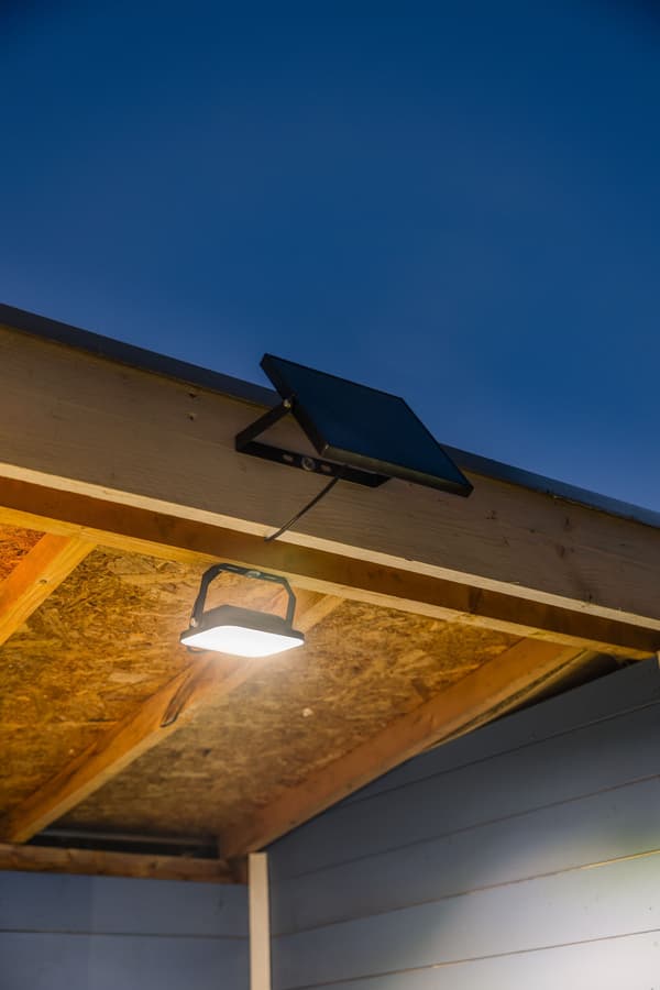 GALIX Solar LED Spotlight - G2611 - 850 Lumens - Remote Panel