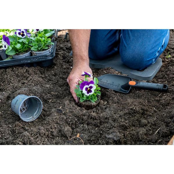 Black&Decker Garden Tool Set 4-Piece with Shovel, Pruning Shears, Fork, Knee Pads