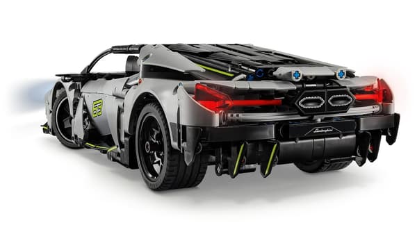 LEGO TECHNIC Lamborghini Revuelto 42214