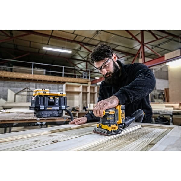DeWALT DCW200N-XJ Cordless Palm Sander 18V
