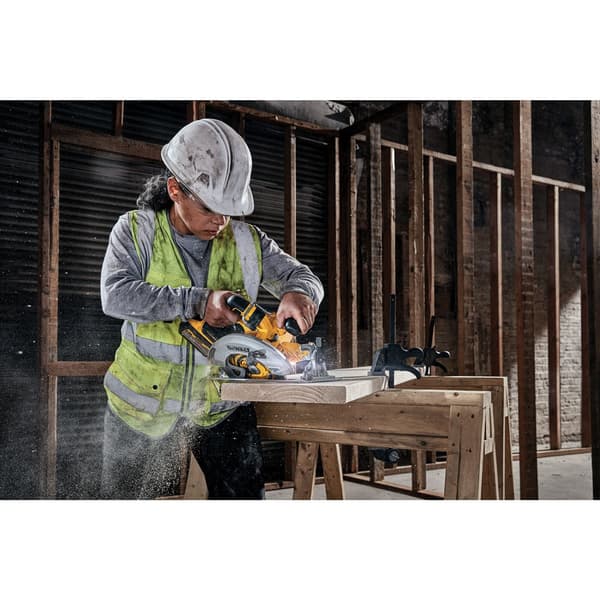 DeWALT DCS573NT-XJ Portable Circular Saw 190 mm