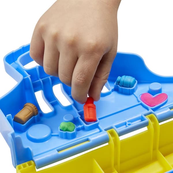 Play-Doh Veterinarian Playset with 5 Pots