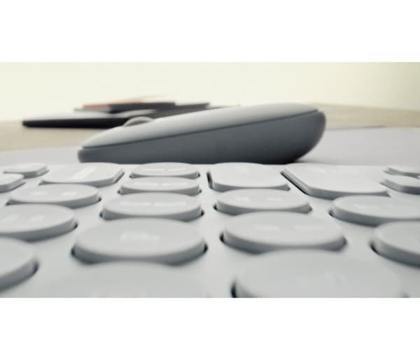 Logitech Pebble Mouse 2 M350s - Optical Mouse - Wireless - Bluetooth 5.2 LE - Tonal White (910-007013)