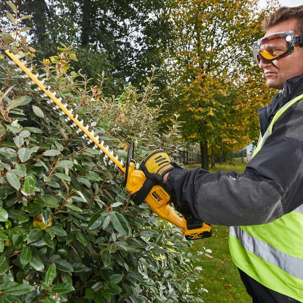 DeWALT DCM563P1-QW Power Hedge Trimmer Single Blade 3.4 kg