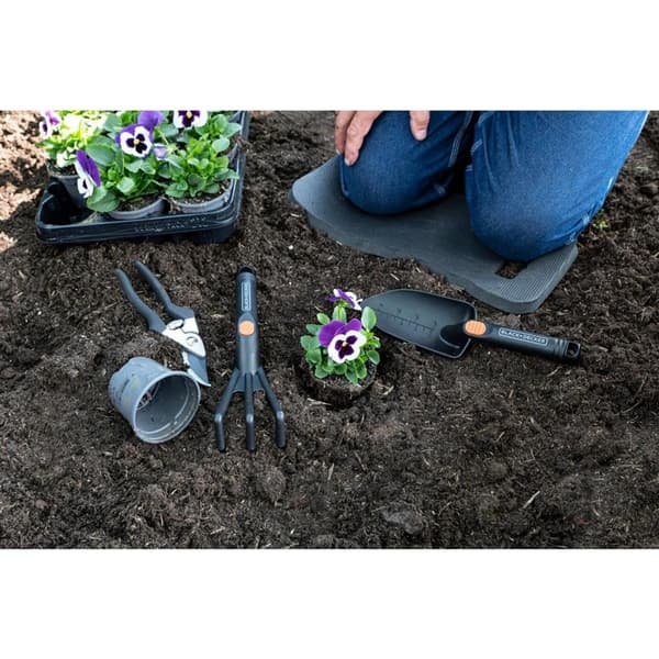 Black&Decker Garden Tool Set 4-Piece with Shovel, Pruning Shears, Fork, Knee Pads