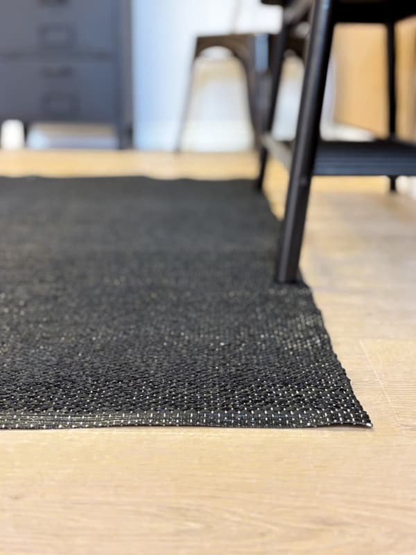 Mimmi Lai Sort 70x200 cm Plastmåtte