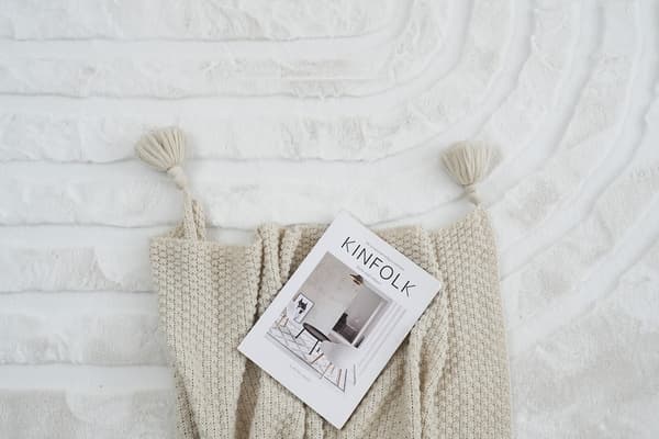 Rabbit Zen Offwhite Rund Pelsmåtte 240 cm i Polyester